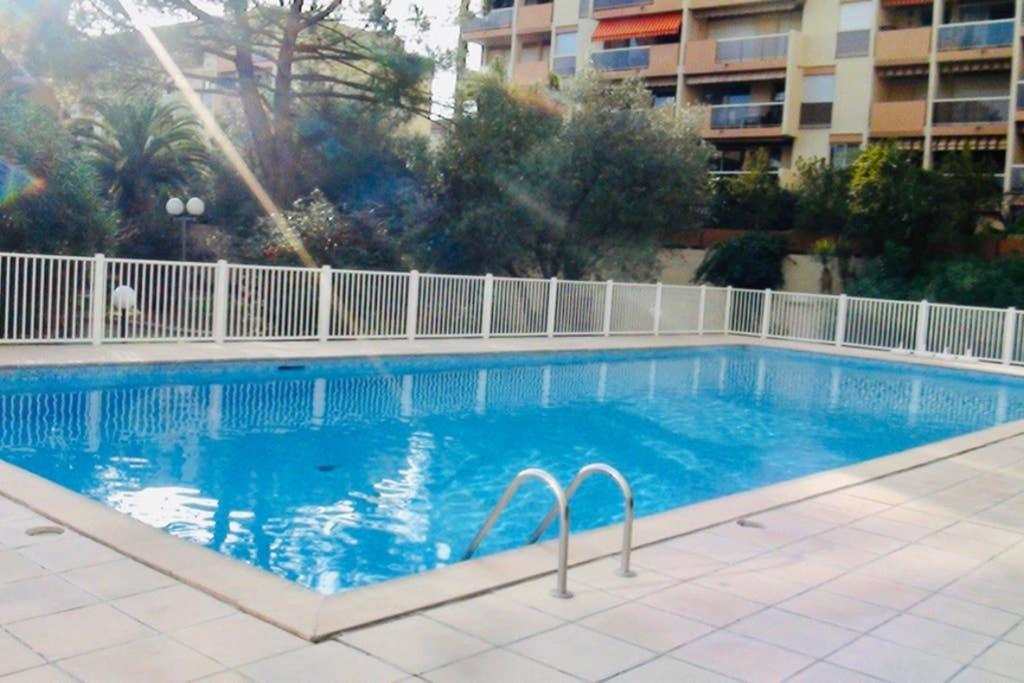 Studio Centre De Hyeres Pour 4 Personnes Piscine Et Tennis Экстерьер фото